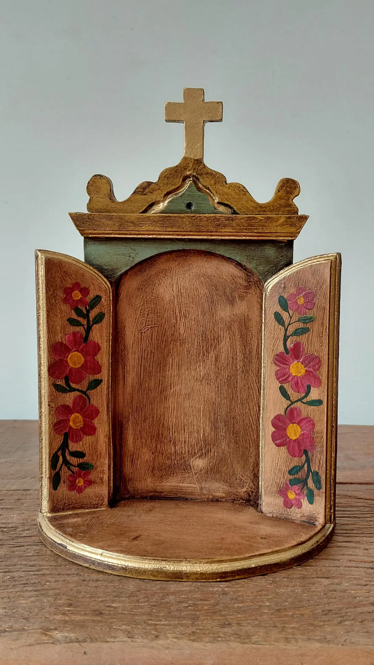 Oratório em Madeira 27 cm Pintado à Mão | Para Parede ou Mesa | Artesanato Religioso Católico | Decoração e Devoção | Divinas Artes
