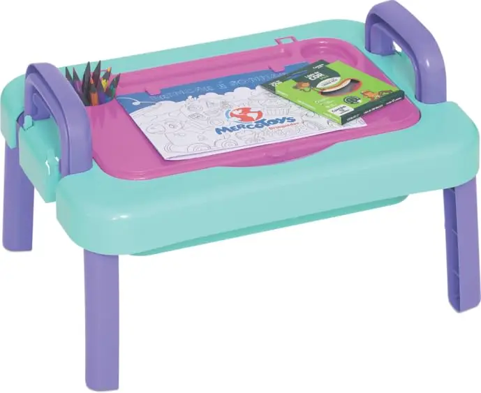 Mesa de Desenho Rosa com caderno e 12 lápis de cor +3 Anos - Mercotoys | Leve e fácil de manusear, este brinquedo estimula a criatividade, a coordenação motora