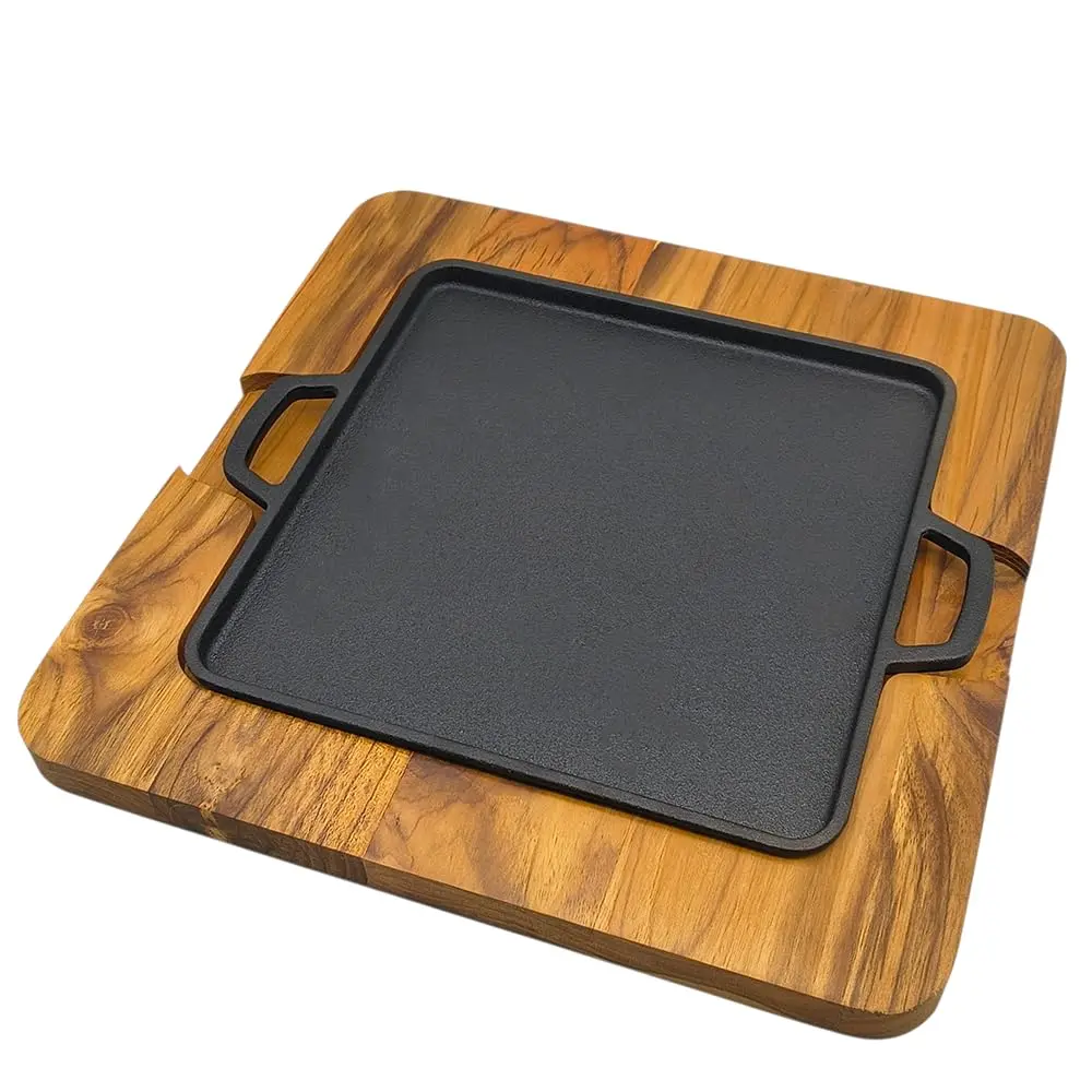 Tábua de Madeira Nobre com Chapa de Ferro, Resistente e Sofisticada, Ideal para Servir Carnes e Churrascos com Estilo e Praticidade, Tamanho Máximo 30 x 30 cm – WOODBULL. - 1