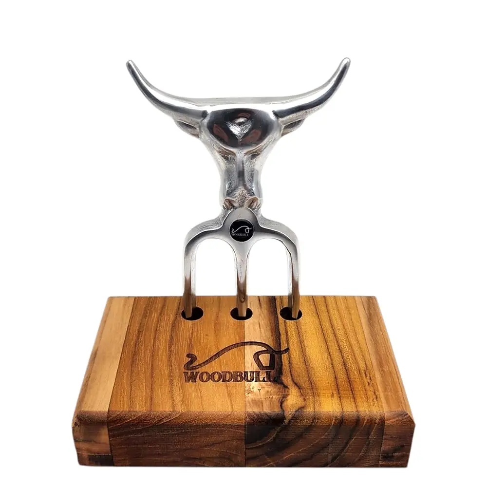 Garfo Tridente para Churrasco em Alumínio Fundido Polido, Perfeito para Preparar, Cortar e Servir Carnes com Precisão, Durabilidade e Estilo, Ideal para Churrasqueiros e Reuniões – WOODBULL.