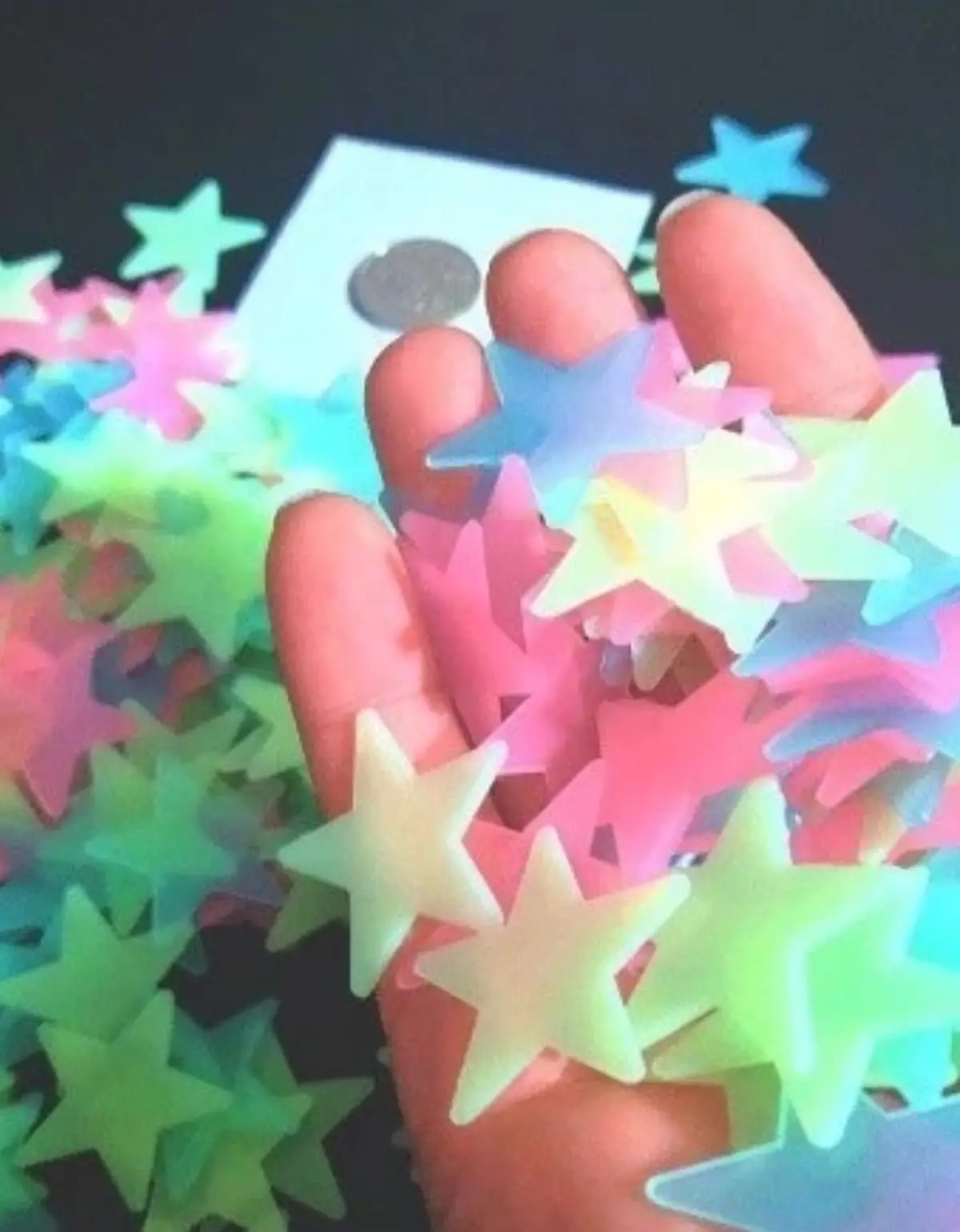 100 Adesivo de Estrela Colorida que Brilha No Escuro Plástico Luminoso para Decoração de Casa Quarto Criança Infantil Neon Fluorescente 100 unidades - YASDA - 1