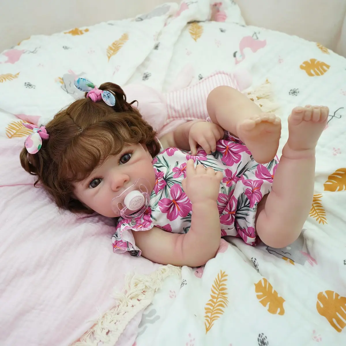 Boneca Bebê Reborn Corpo de Silicone Realista Menina Pode dar Banho Original 48cm com Acessórios