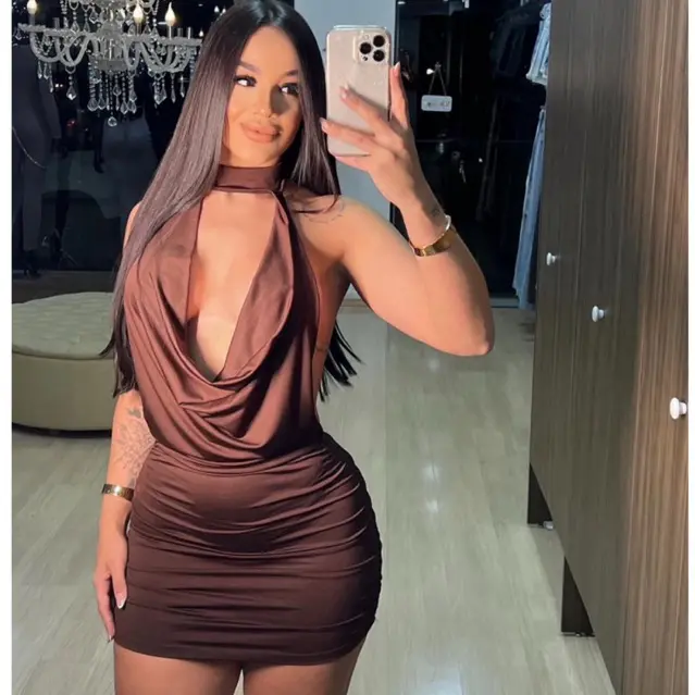 Vestido feminino Justo com Decote Profundo e Gola Alta curto colado casual elegante tendência 2025 - 1