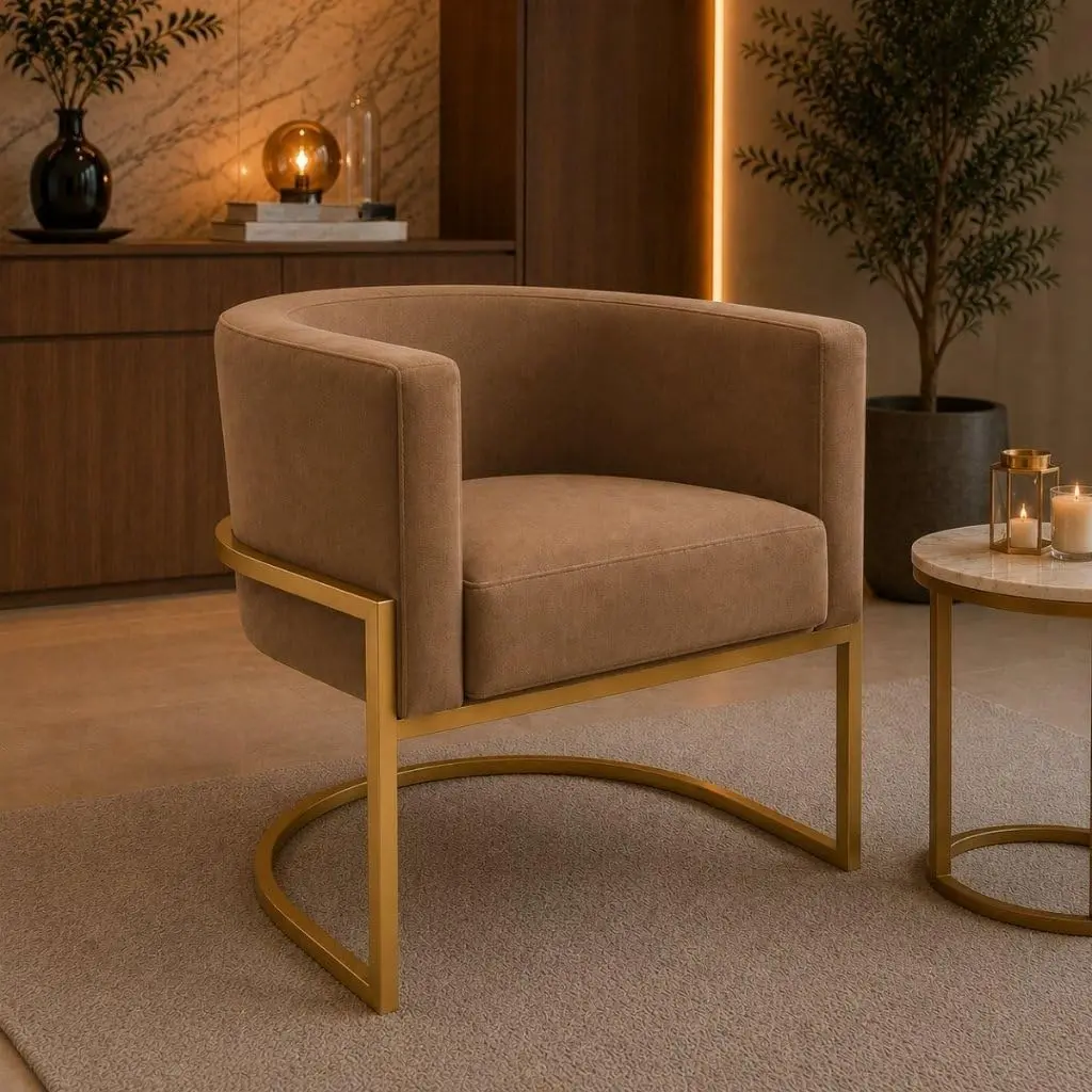 Poltrona em Veludo com Base Dourada para Sala e Consultório(Cappuccino) | Design curvo com veludo macio, espuma de alta densidade e base metálica dourada para sala, recepção ou escritório