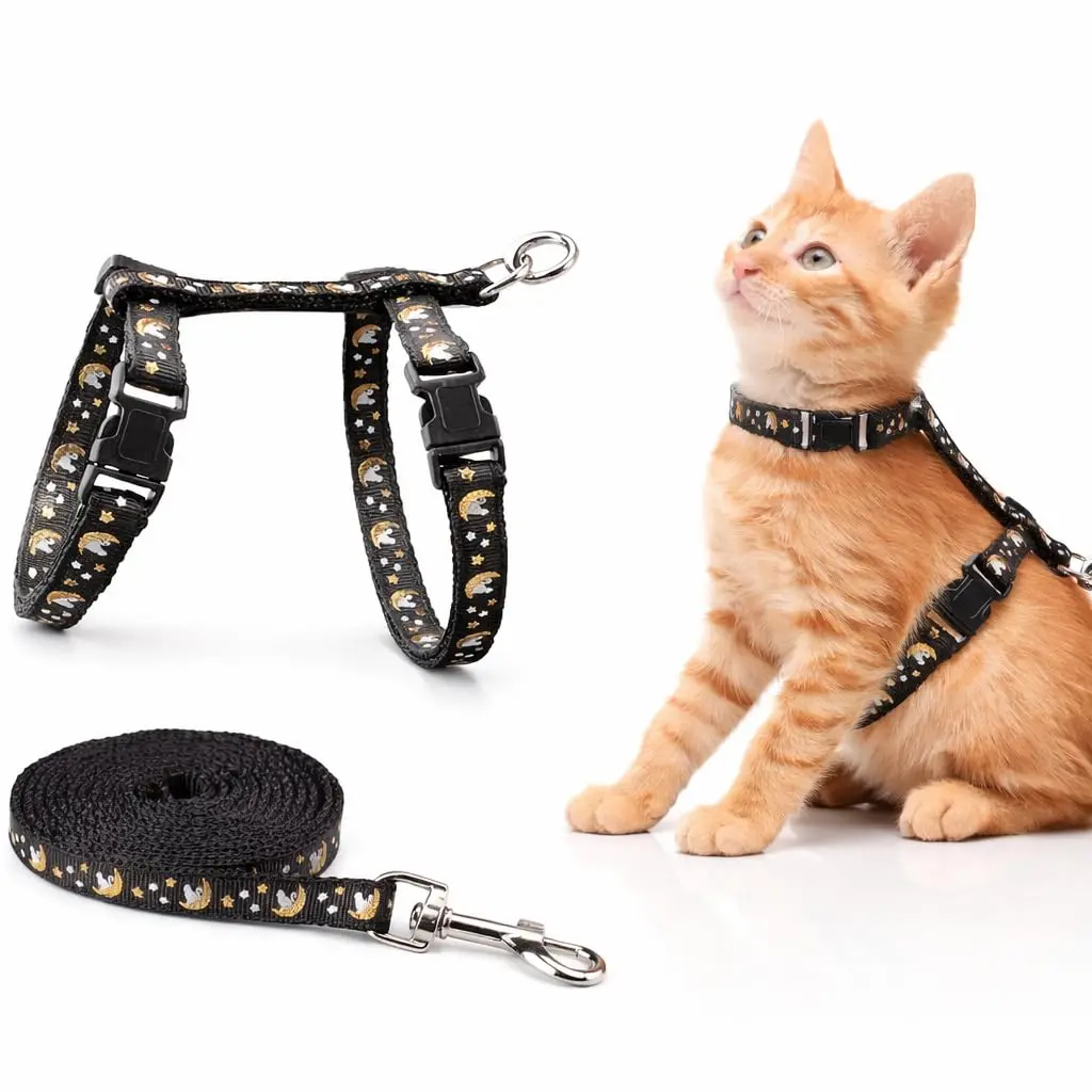 Peitoral e Guia para Gatos Ajustável Anti-Fuga com Estampa de Lua e Estrelas – Arnês Confortável em Nylon para Filhotes e Pequenos Animais, Coleira Peitoral Segura para Passeios Externos (Preto) - 1