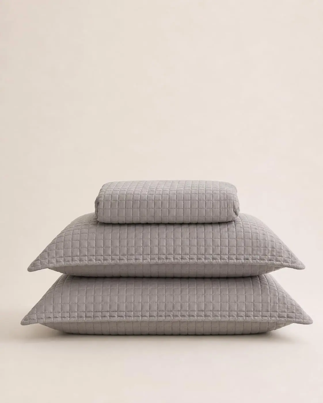 LYOR - Colcha Matelassê Queen Quadrat com 2 Porta Travesseiros Microfibra Cinza - 1