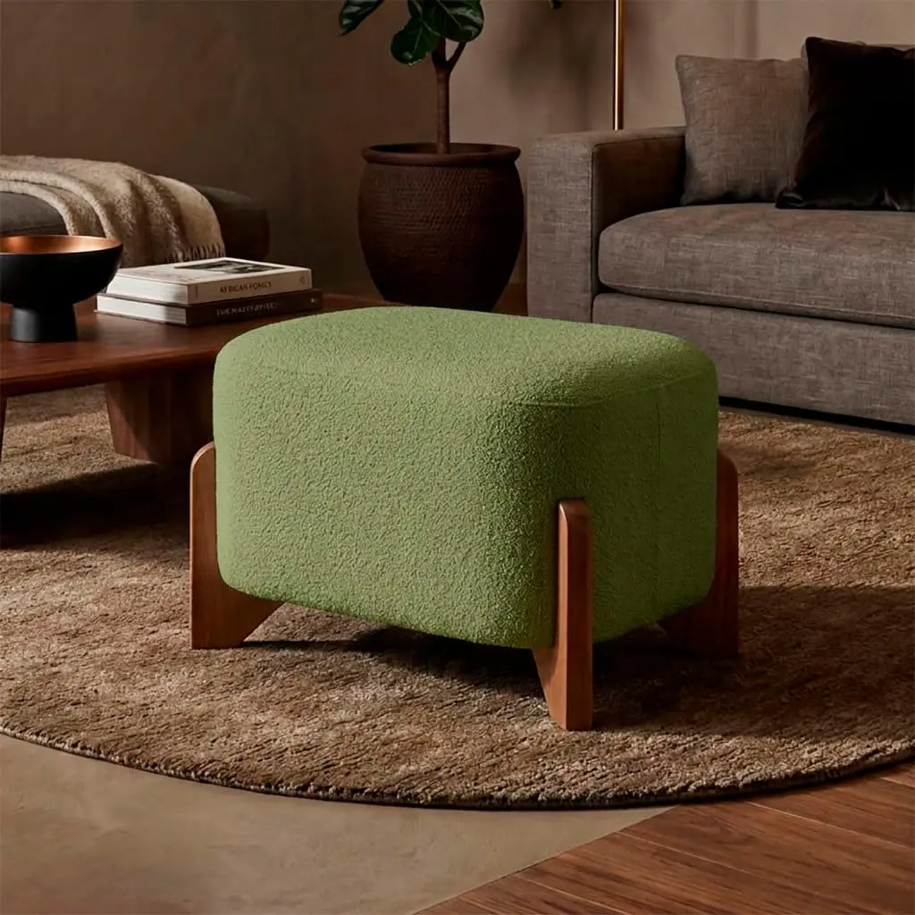 Puff Curvo em Bouclé com Pés de Madeira para Sala e Recepção(Bouclé Menta) | Formato orgânico com espuma D28, bouclé e quatro pés de eucalipto para assento extra, apoio dos pés ou decoração