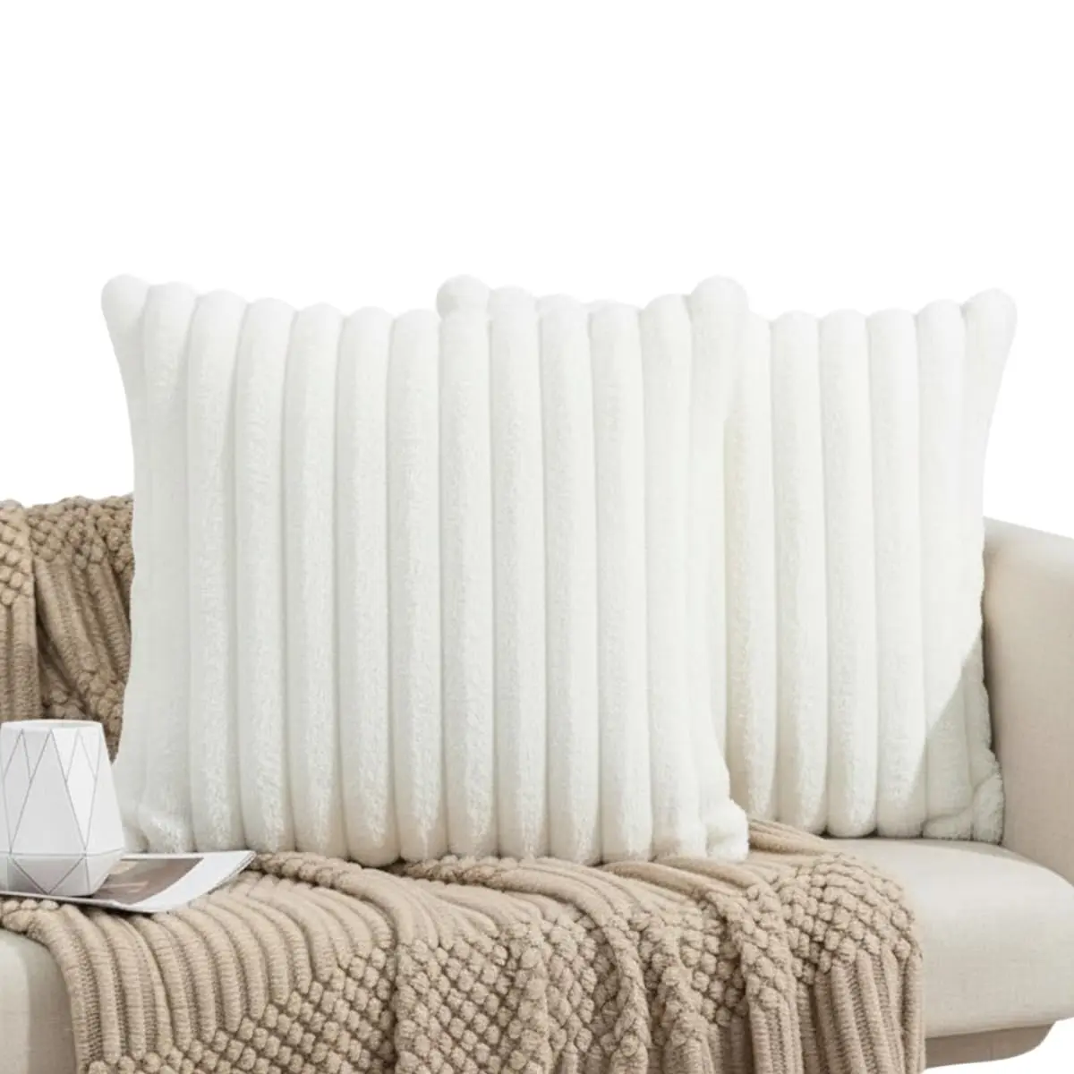 Capa de Almofada, Kit com 2 Capas Decorativas em Pelúcia, Plush, Luxuoso, Toque Suave, Desenhos em Relevo, Sala - Casa e Decoração (Branco Off White) - 1