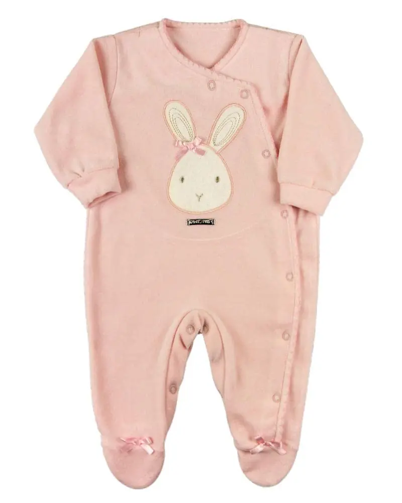 Macacão de Bebê em Plush Rosa com Bordado de Coelhinha e Lacinho