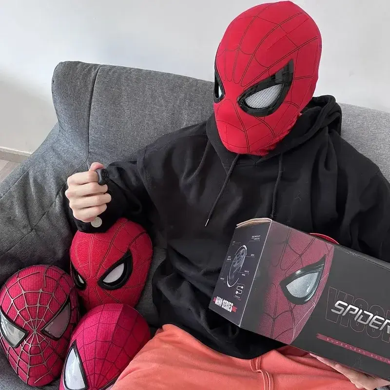 Máscara Eletrônica Miles Spider-Man em Escala 1:1 com Olhos Luminosos Móveis e Controle por Anel, Brinquedo de Cosplay, Presente para Meninos - 1