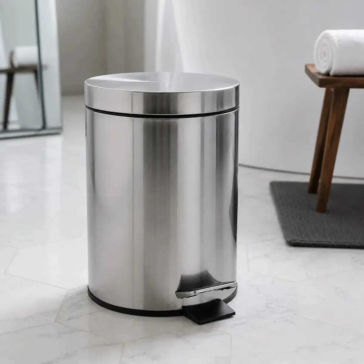 Lixeira Inox 8L Com Pedal E Cesto Removível Para Banheiro Cozinha e Escritório 8 Litros Aço Inox Redonda Balde Removível Com Alça Cor Inox Pítia