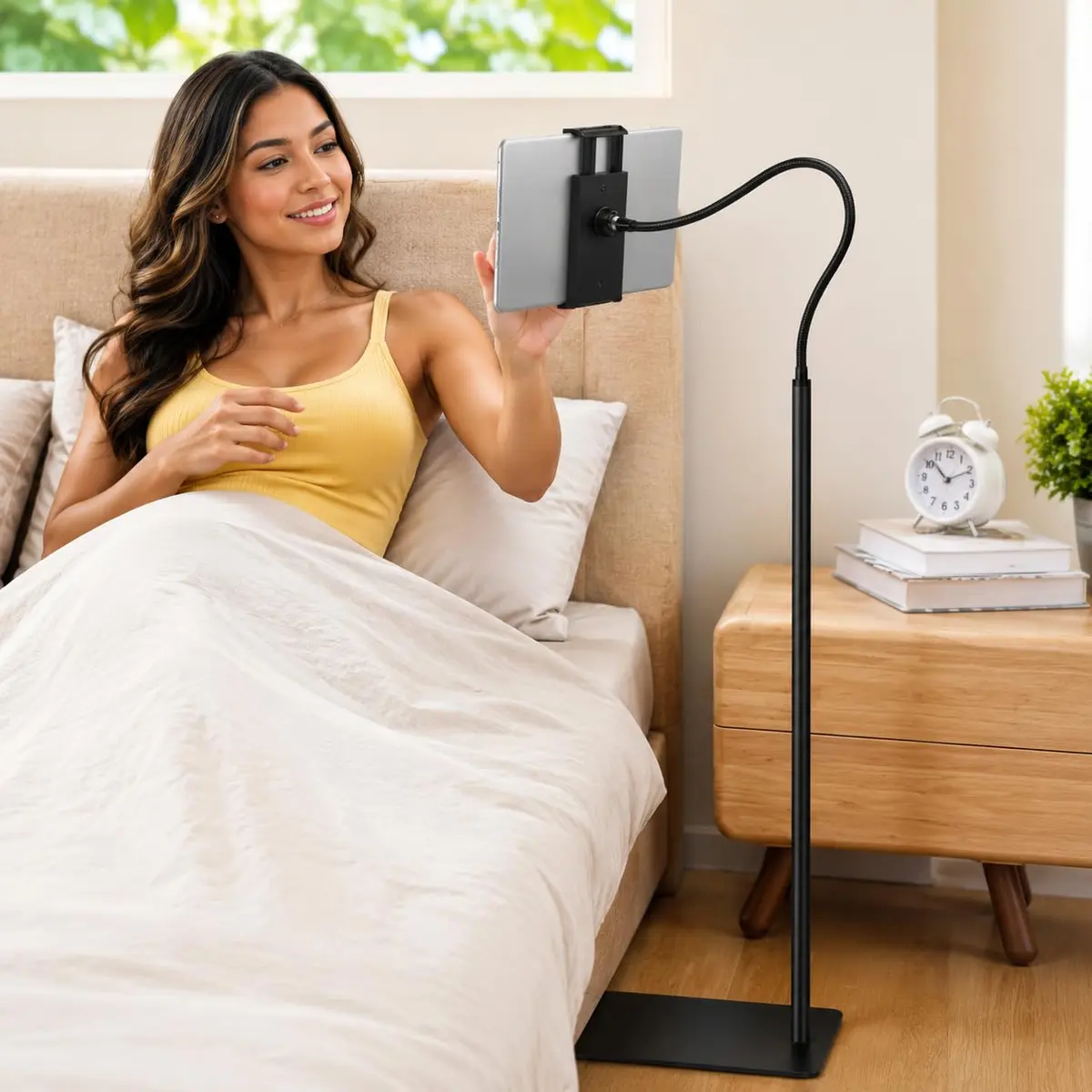 MYBEEM Suporte para Kindle, Suporte para Tablet, Celular e iPad 4,7 a 11‘’ | Braço Ganso 360° Articulado, Base Pesada Antiderrapante Fixação com Proteção, Visão para Cama, Sofá - 1
