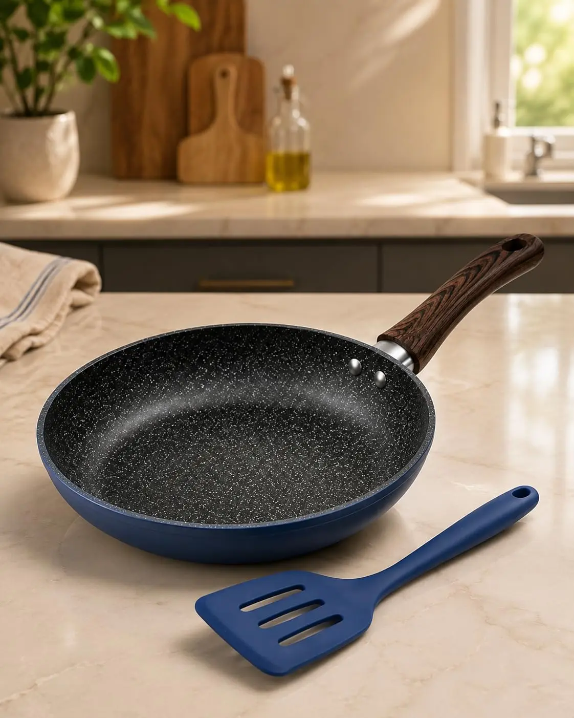 Frigideira Antiaderente 24cm com Revestimento Cerâmico Efeito Granito para Indução, Gás, Elétrico e Cerâmico com Cabo Amadeirado e Espátula de Silicone Azul