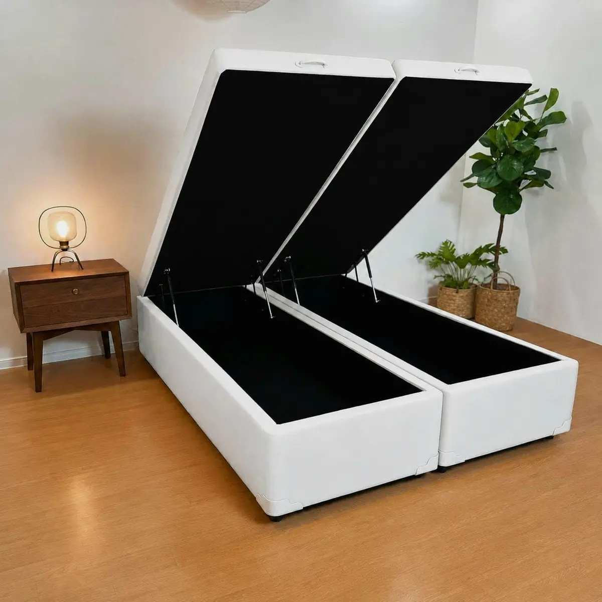Cama Box Baú Bi-partida Queen 79 Blindado Super Reforçada (Courino Branco) | 7 Travessas de madeira, cantos arredondados, Pistão a gás