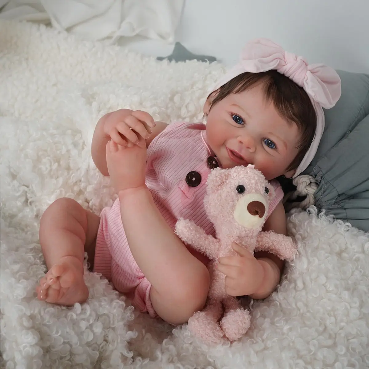 Bebê Reborn Boneca de Silicone Menina Realista Pintado Original Olhos Azuis 48cm (Sorriso Menina 48cm)
