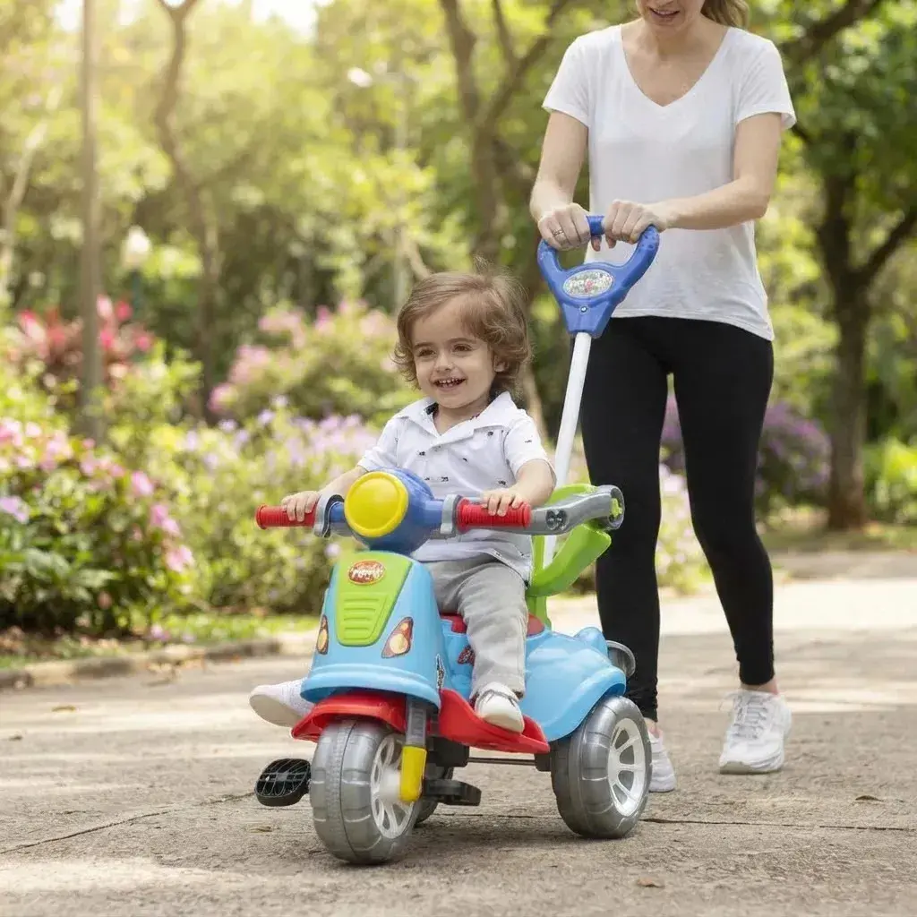 Triciclo Infantil Kids Avespa Carrinho De Passeio Com Empurrador Colorido thumbnail 6