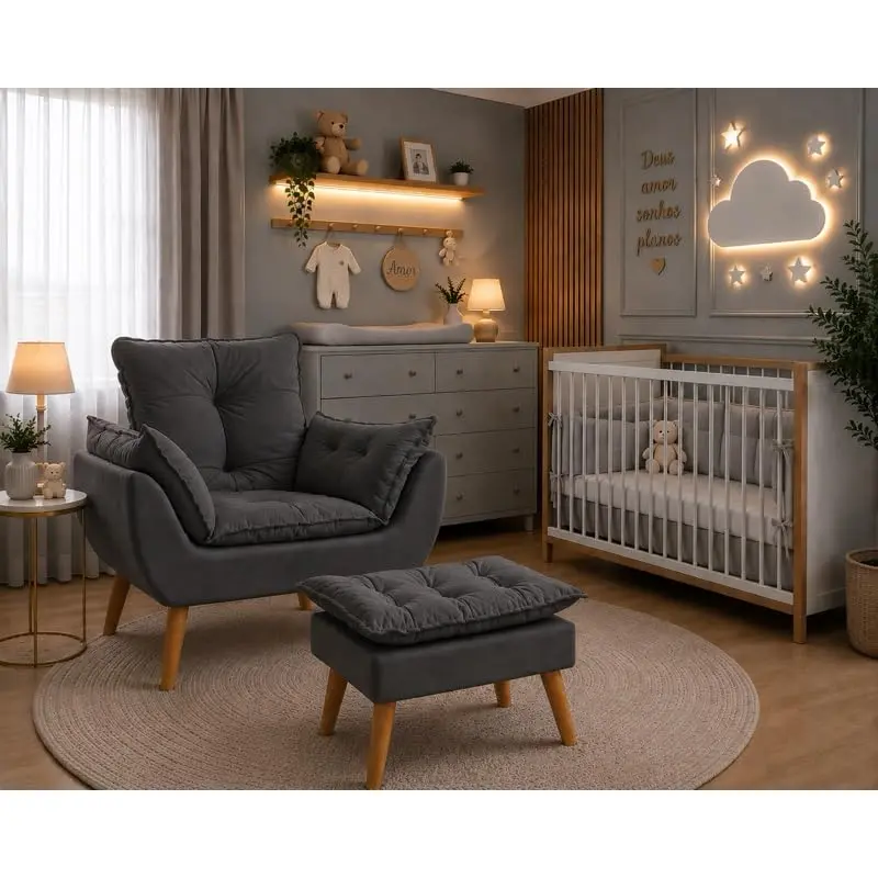 Kit poltrona mais puff amamentação opala pés palito suede bege(cinza) | Kit com poltrona estofada e puff para apoio dos pés, revestidos em suede e indicados para quarto e amamentação. - 1