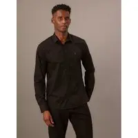Camisa Manga Longa Regular Lisa Básica Logo No Peito Calvin Klein Jeans - Preto Camisa Manga Longa Regular Lisa Básica Logo No Peito Calvin Klein Jeans Preto m