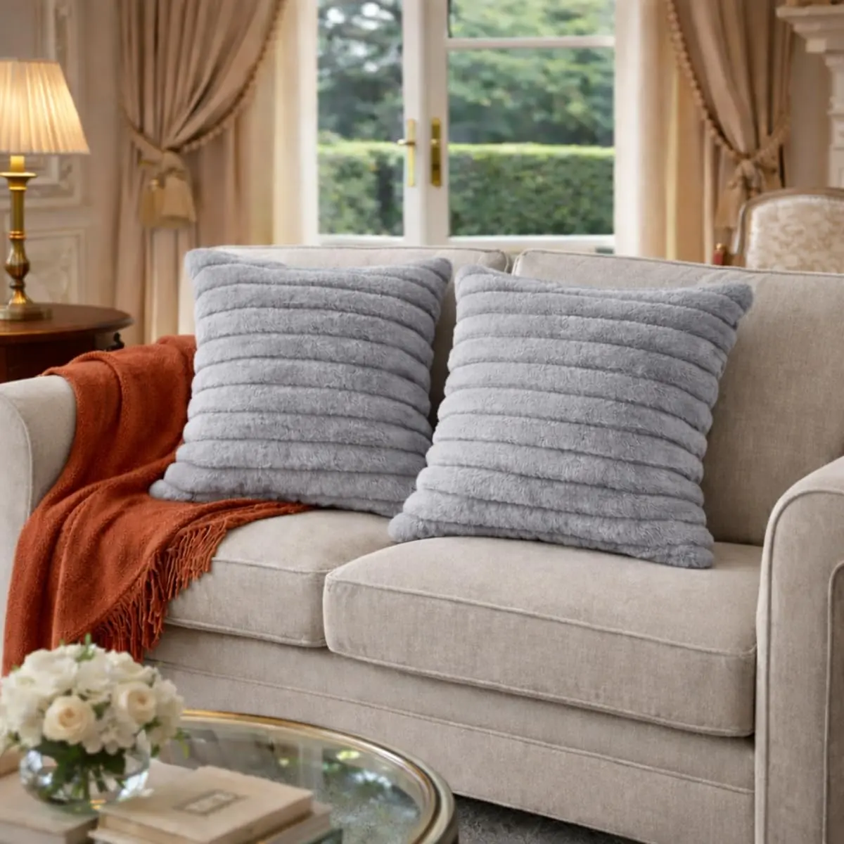 Kit Conjunto 2 Capas de almofadas Sofá Poliéster Decorativas Em Pelúcia Luxuoso Toque Suave Ambiente Casa Sala Cama Quarto Macio Poltronas Texturizada Resistente Fecho Invisível Clássico (Cinza Claro)