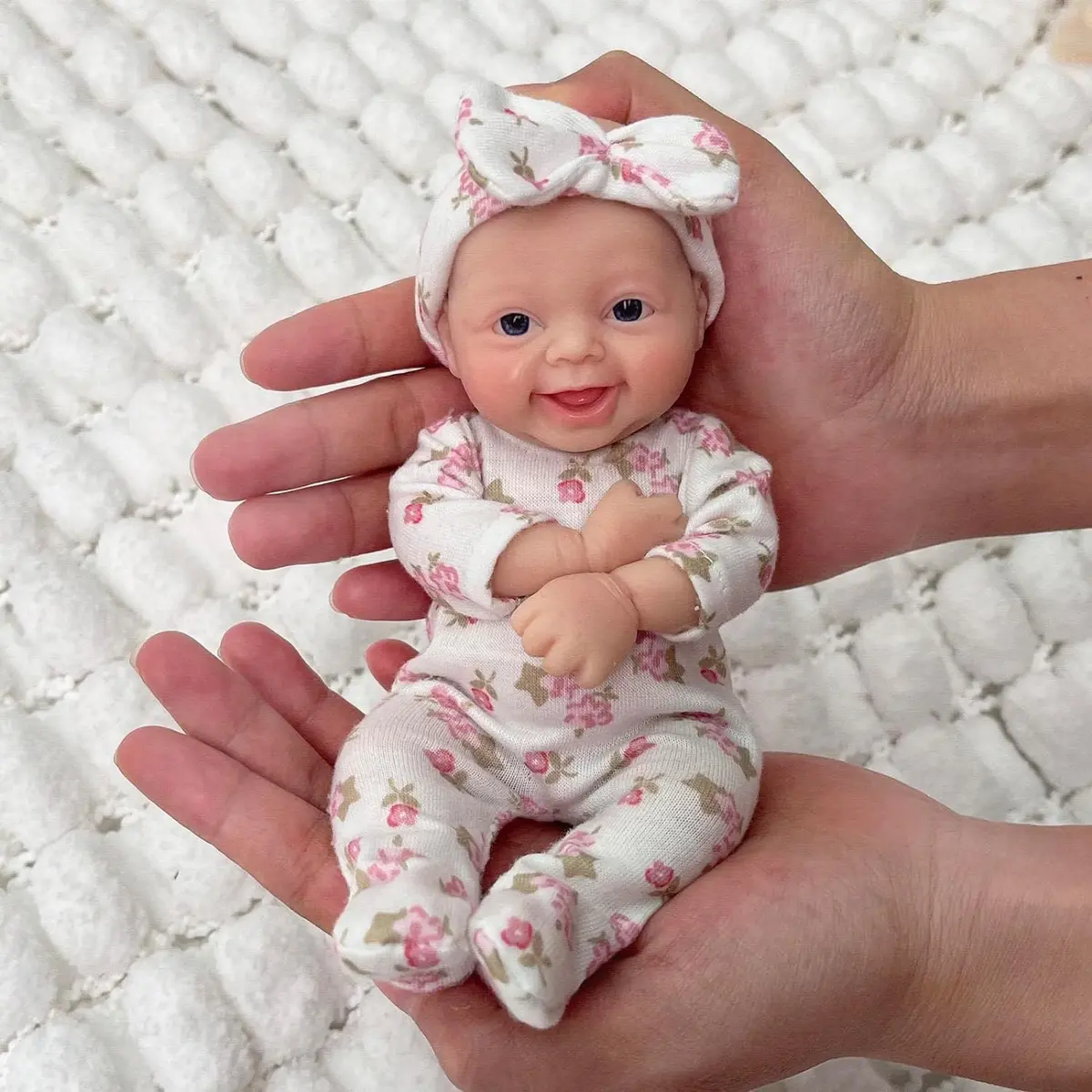 Bebê Reborn Menina Boneca Silicone Sólido Suave Molinho Olhos Azuis 20cm | Pode Tomar Banho
