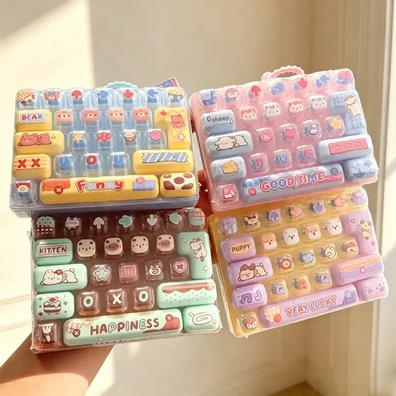 Em Estoque ///26Grid Keycap Clicker Anti Stress Fidget Keyboard Keychain Decompression Button Cartoon Party Favor Gift 26구 키캡 키링 - 1