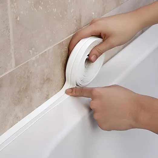Fita de Vedação PVC Adesiva 3,8cm x 3,2m Branca – Fita Impermeável Multiuso para Pia, Fogão, Box, Porta e Janela – Vedação Contra Água, Poeira e Sujeira