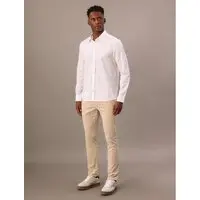 Camisa Manga Longa Regular Lisa Básica Logo No Peito Calvin Klein Jeans - Branco Camisa Manga Longa Regular Lisa Básica Logo No Peito Calvin Klein Jeans Branco m