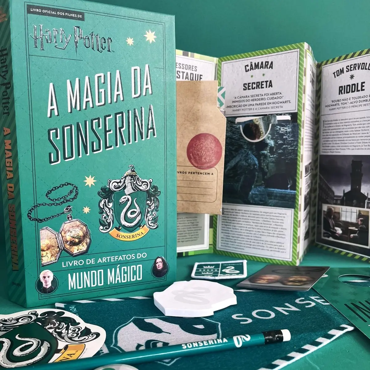 Harry Potter - A Magia da Sonserina: Livro Oficial de Artefatos do Mundo Mágico (inclui itens colecionáveis e presentes para fãs de Harry Potter): 2