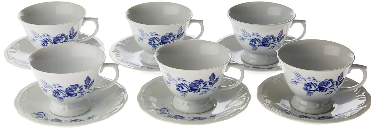 Estojo com 6 Xícaras de de Chá com Pires com Pé, serve até 6 pessoas. Modelo Redondo com Relevo Pomerode. Decoração Cora. Fabricado pela Porcelana Schmidt.