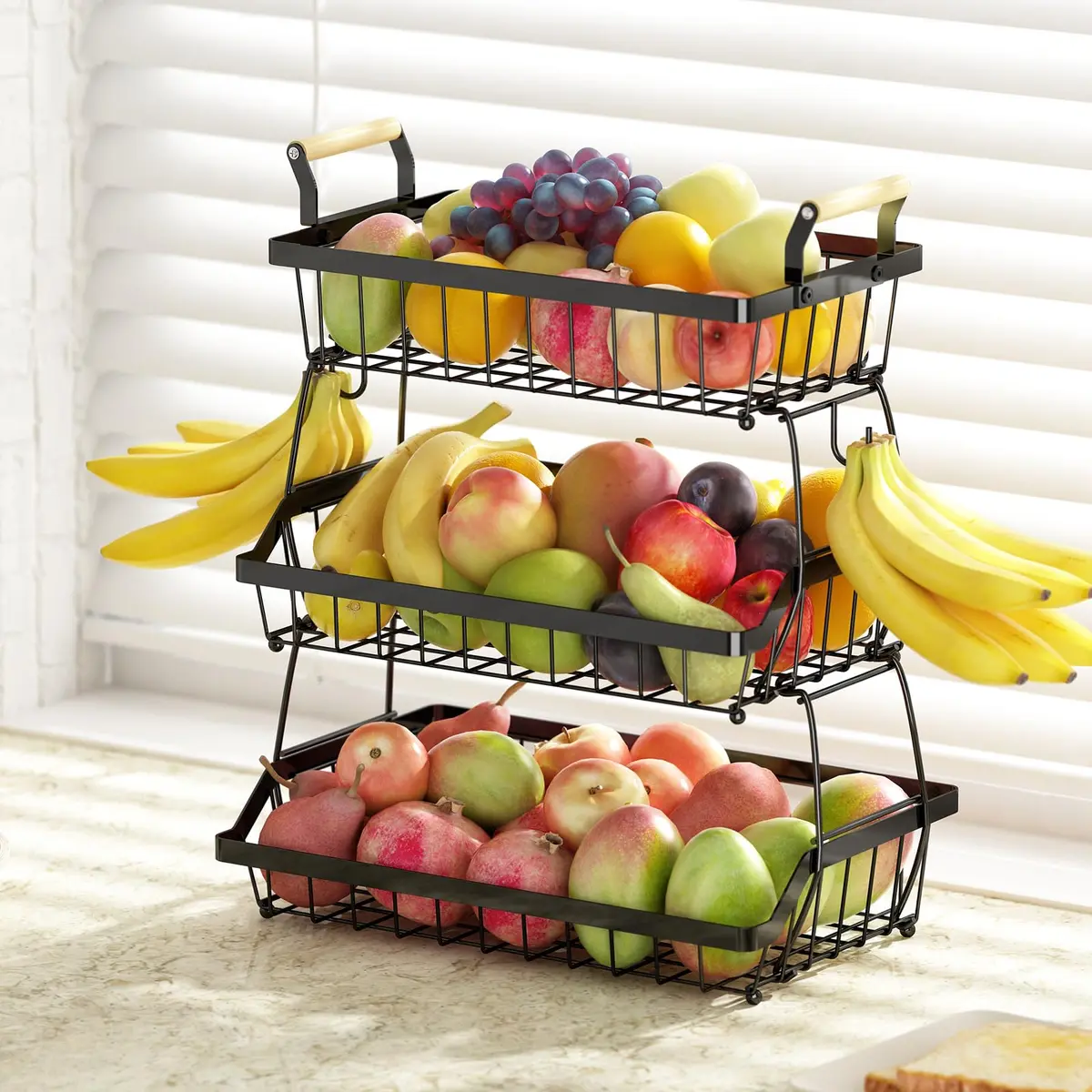 Fruteira Cesto de Mesa 3 Andares em Metal Preto com Alça de Madeira pequena – Cesta Organizadora de Frutas Decorativa para Cozinha e Sala (3 Níveis com Alça)