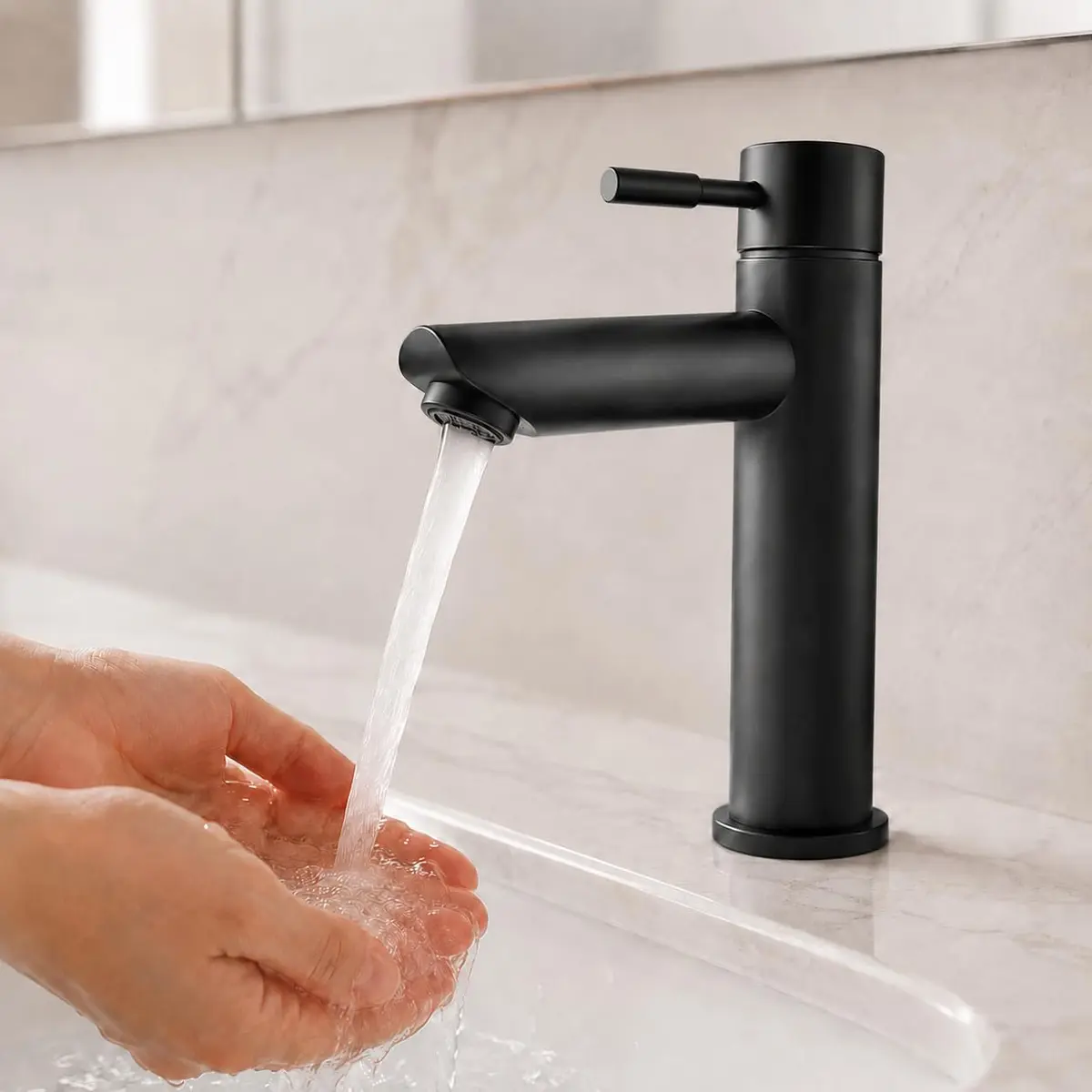 Torneira para Banheiro de Bancada em Aço Inox com Arejador, Acionamento Lateral, Instalação G 1/2, Design Moderno para Lavatório (Preto)
