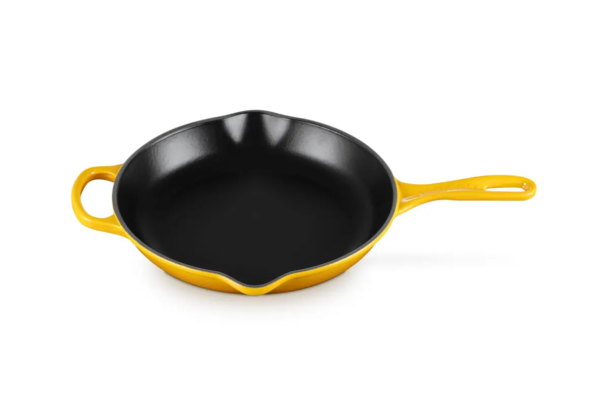 Le Creuset Skillet Redonda 26 cm com Alça Ferro Fundido Esmaltado Signature Nectar