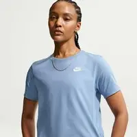 Camiseta Nike Sportswear Club Essentials Feminina