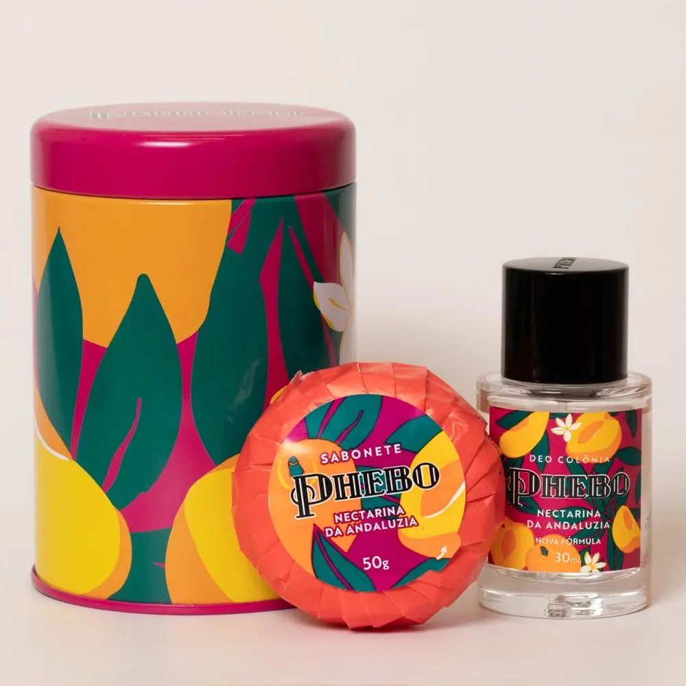 Phebo Kit Latinha Colônia e Sabonete em Barra Nectarina da Andaluzia | Em uma charmosa latinha decorada, este kit reúne dois essenciais para o dia a dia: a colônia e o sabonete!