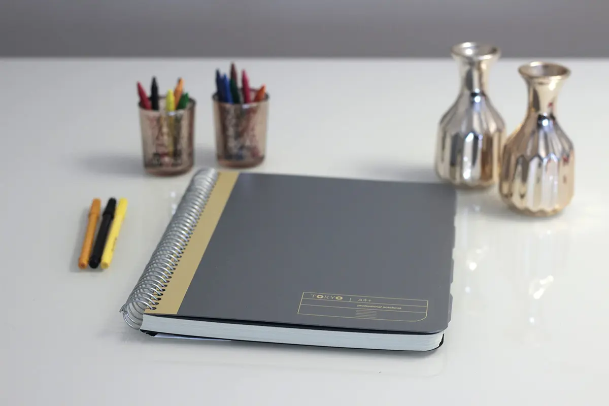 Confetti - Caderno Pro 80 Folhas Pautado TOKYO Capa Prata