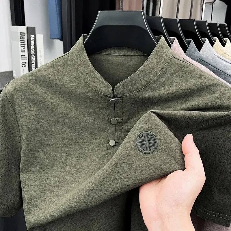 Camiseta Masculina de Manga Curta com Gola Mandarim Estilo Chinês Casual com Botões Henley - 1