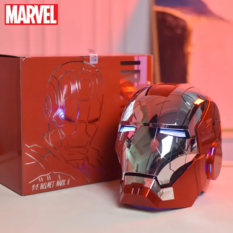 Novo Capacete Auto King 1:1 Vermelho para Cosplay com Olhos de Controle por Voz e Luz, Modelo Preto Fosco Dourado, Brinquedo Vestível para Adultos, Presente de Natal