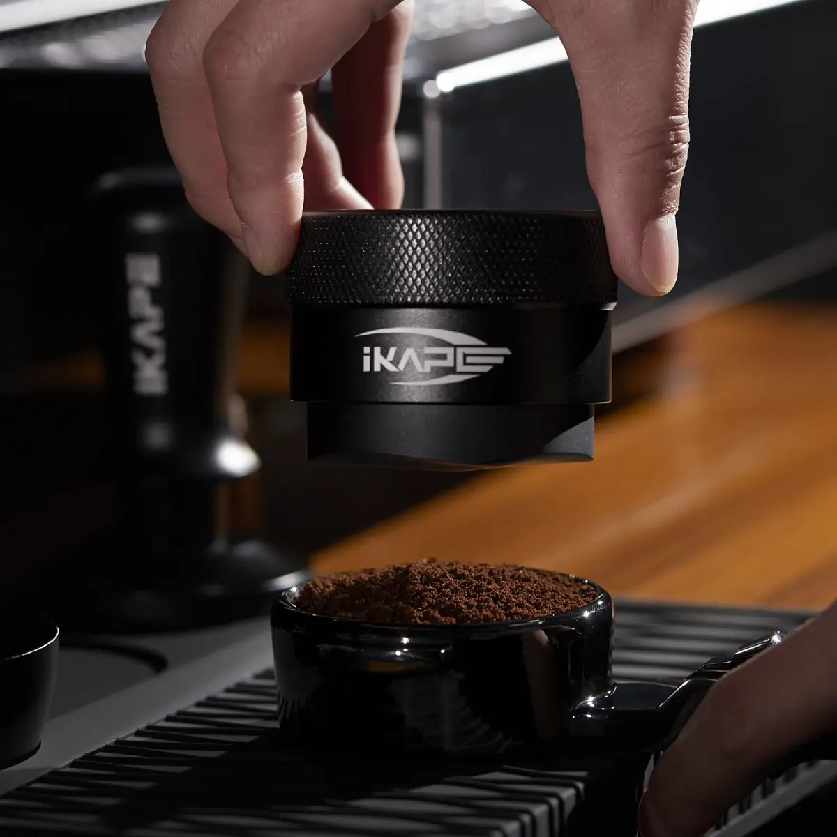 Distribuidor de café expresso adaptativo por gravidade IKAPE, distribuidor de café com base de revestimento PVD de titânio cabe em todos os portafiltros de 51/54/58MM