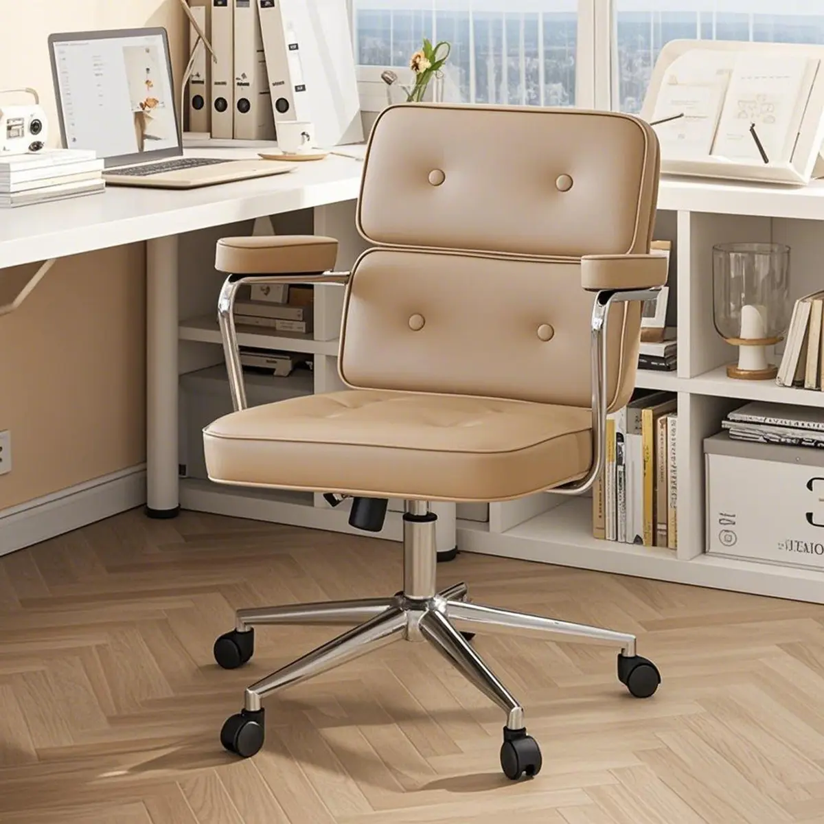 Cadeira de Escritório Compacta Python Fly – Couro Sintético Premium & Base Metálica, Design Moderno NR-17 Testado (Bege Café)