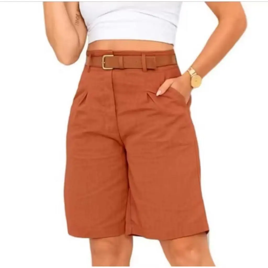 BERMUDA DE LINHO COM BOLSO COM CINTO DE COURO MARRON - 1