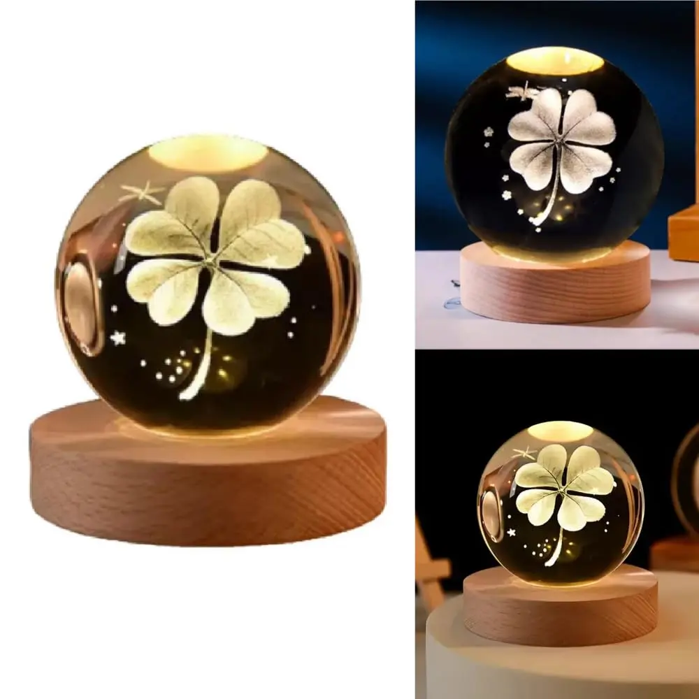 Luminária Bola de Cristal 3D LED USB com Base de Madeira - Abajur Decorativo de Mesa, Luz Noturna para Quarto, Sala e Escritório, Presente Criativo e Iluminação Ambiente - Amel (Trevo) - 1