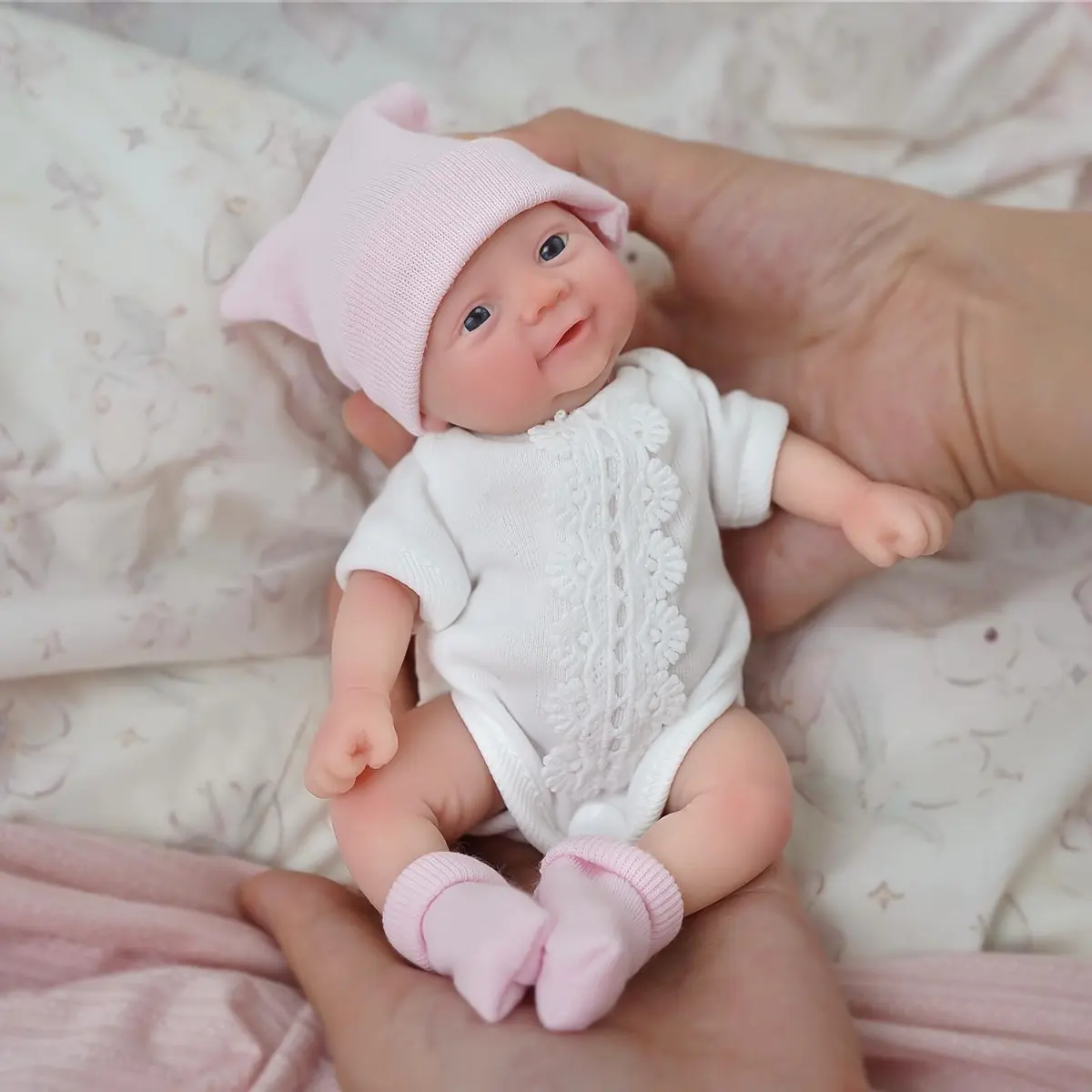Brastoy Bebê Reborn Boneca Menina de Silicone Sólido Flexível Realista 20cm Original (20cm Menina Coelho Olhos Azuis)