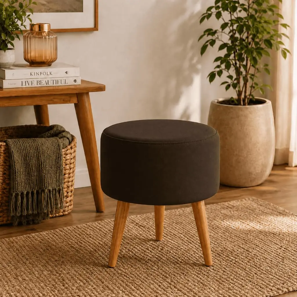 Puff Redondo de Veludo com Pés Palito para Sala e Penteadeira(Marrom) | Puff redondo de 43 cm de altura para sala, quarto, escritório, recepção e penteadeira.