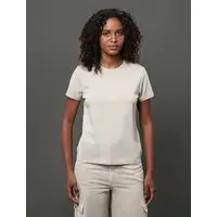 Camiseta Calvin Klein Jeans Feminina Essentials Estampa na Barra - Caqui Claro Camiseta Calvin Klein Jeans Feminina Essentials Estampa na Barra Caqui Claro Pp