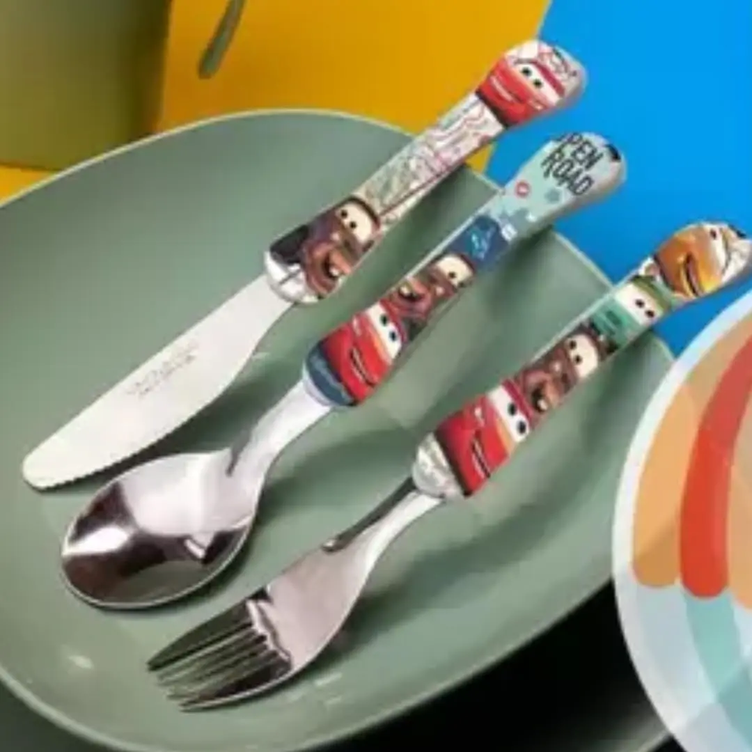 SIMONAGGIO Jogo de Talheres Infantil Disney Kids Carros - Kit de Talheres de Aço Inox Com Cabo Plástico Para Bebês - Multicor - 3 Peças