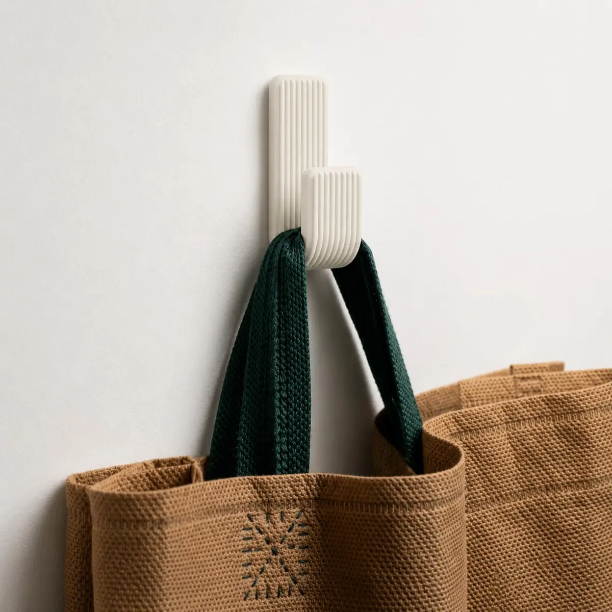 Kit 3 Gancho Minimalista Universal, Toalha de Rosto, Toalha de Banho, Pano de Prato, Cozinha, Banheiro e Lavabo, Acompanha 3M Fita Adesiva