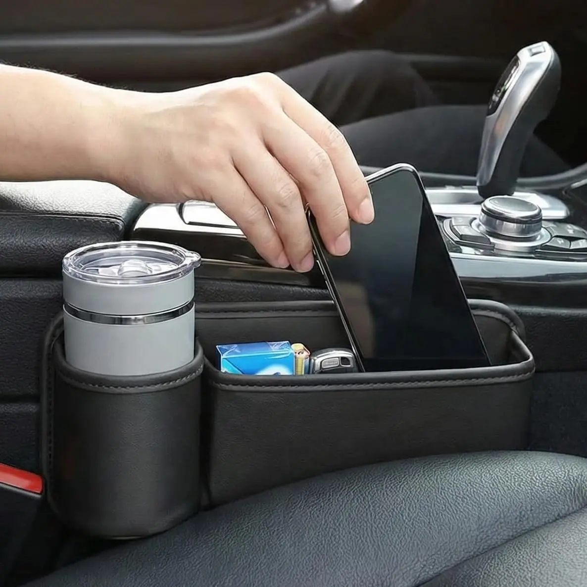 Organizador Lateral Premium De Assento De Carro, Porta-Copo, VARENZIA | Couro PU, Armazenamento Prático, Universal, Fácil De Instalar, Suporte Para Copo - 1