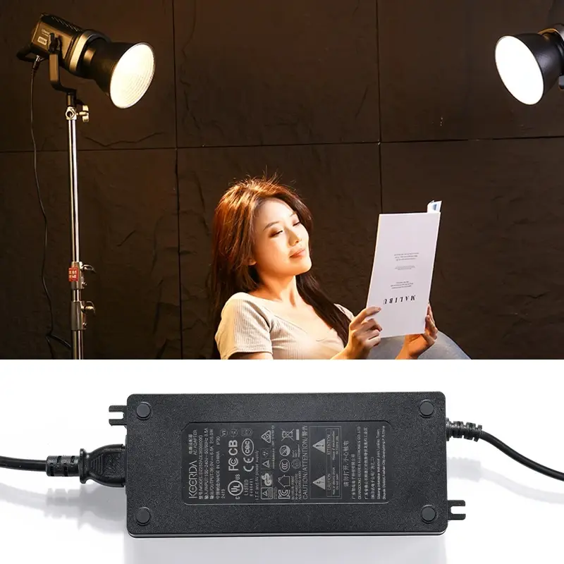 Adaptador de alimentação de luz Ulanzi AD-2 200W com montagem em V para luz COB Ulanzi VL-200Bi